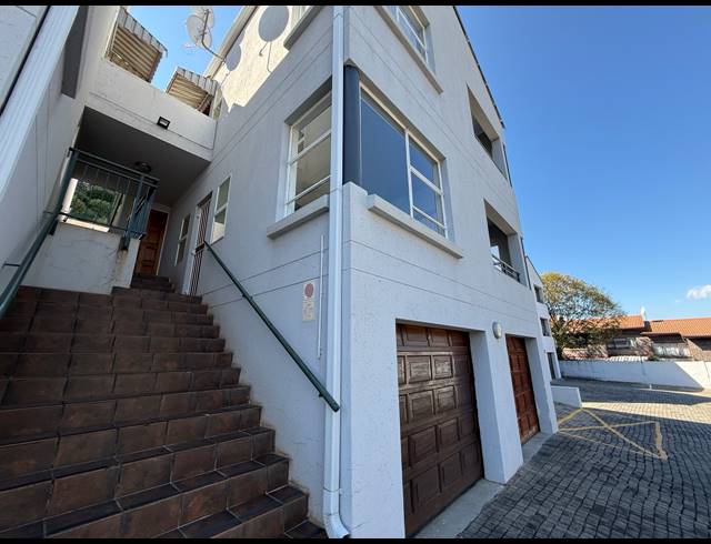 2 BEDROOM APARTMENT TO LET IN WINDSOR EAST